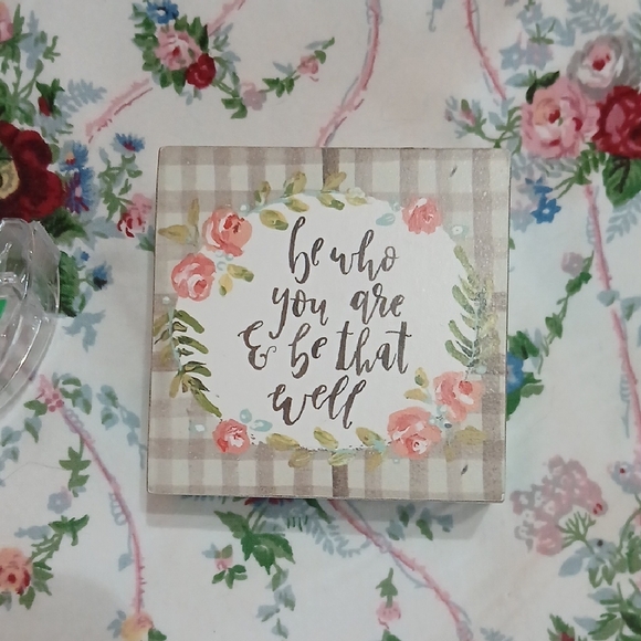 ♡"Be Who You Are" Quote Wood Square♡ - Picture 4 of 11